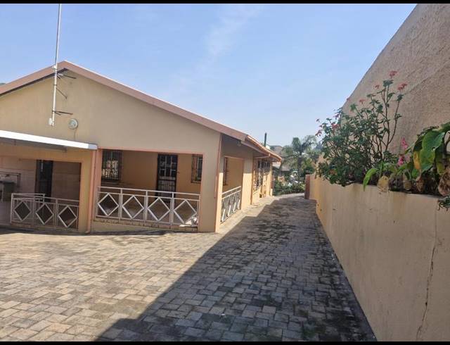 4 BEDROOM HOUSE FOR SALE IN SILVERGLEN